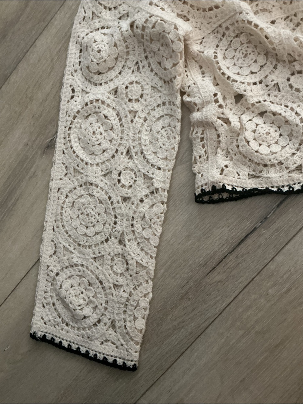 Zara Cream Crochet Circle-Pattern Sweater with Black Trim - Picture 6 of 8